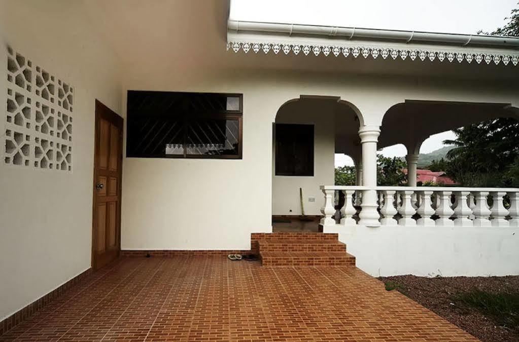 Coco Bay Guest House Anse Volbert Village  Bagian luar foto
