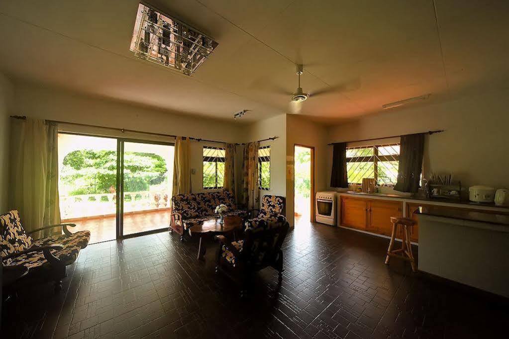 Coco Bay Guest House Anse Volbert Village  Bagian luar foto