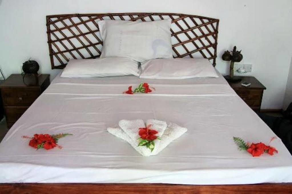 Coco Bay Guest House Anse Volbert Village  Bagian luar foto