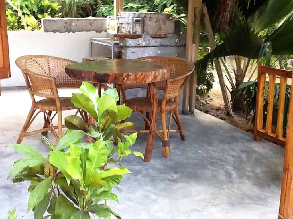 Coco Bay Guest House Anse Volbert Village  Bagian luar foto