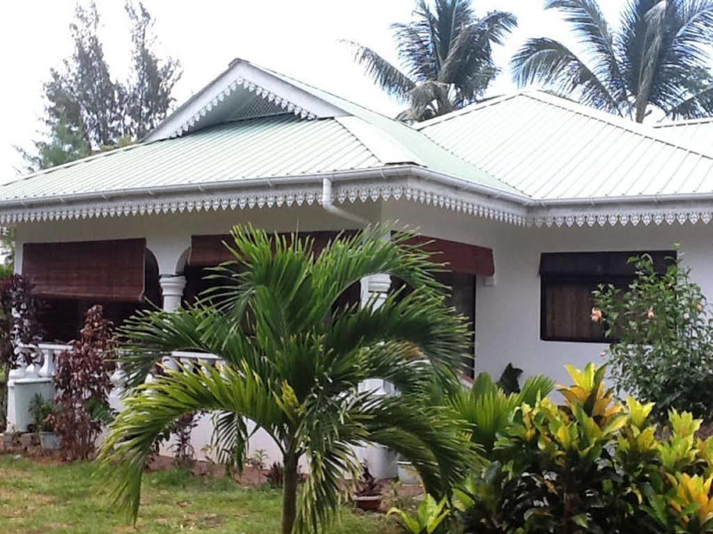 Coco Bay Guest House Anse Volbert Village  Bagian luar foto